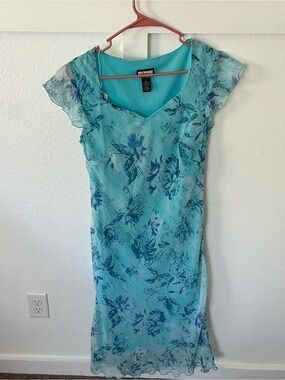 Vintage Believe Women's 8 V-neck Midi Dress